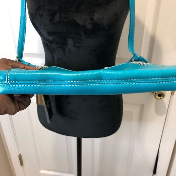 NWTCowgirl Trendy teal pineapple crossbody bag with adjustable strap - Picture 8 of 16